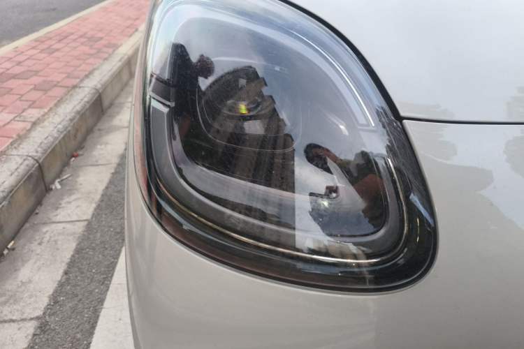 Used Wuling Hongguang MINIEV 2025 Four-Door Version Advanced Edition Right Front Headlight