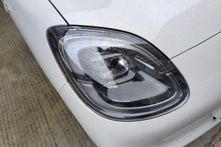 Used Wuling Hongguang MINIEV 2025 Four-Door Version Advanced Edition Right Front Headlight