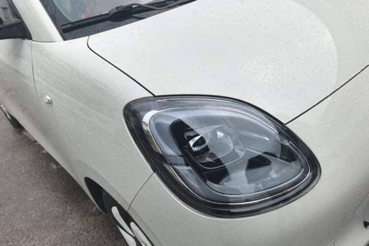 Used Wuling Hongguang MINIEV 2025 Four-Door Version Advanced Edition Right Front Headlight