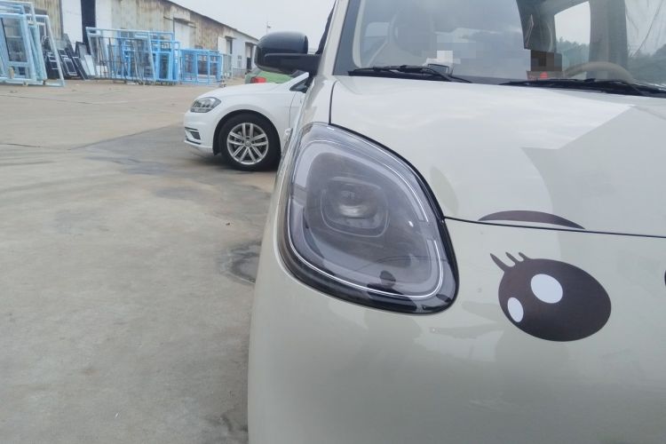 Used Wuling Hongguang MINIEV 2025 Four-Door Version Advanced Edition Right Front Headlight