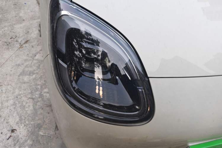 Used Wuling Hongguang MINIEV 2025 Four-Door Version Advanced Edition Right Front Headlight