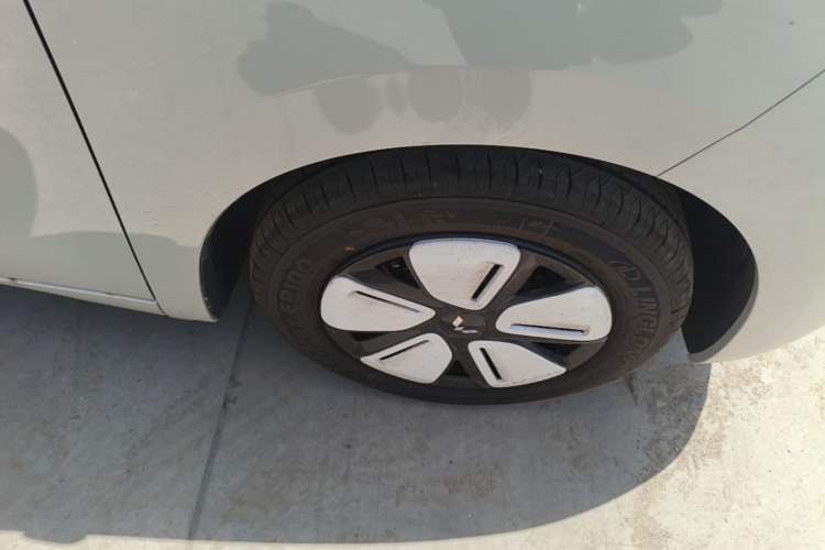 Used Wuling Hongguang MINIEV 2025 Four-Door Version Advanced Edition Right Front Wheel Hub