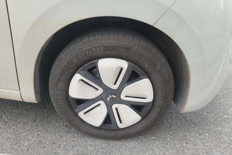 Used Wuling Hongguang MINIEV 2025 Four-Door Version Advanced Edition Right Front Wheel Hub