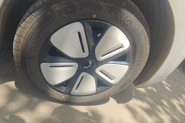 Used Wuling Hongguang MINIEV 2025 Four-Door Version Zhenxiang+ Edition Right Front Wheel Hub
