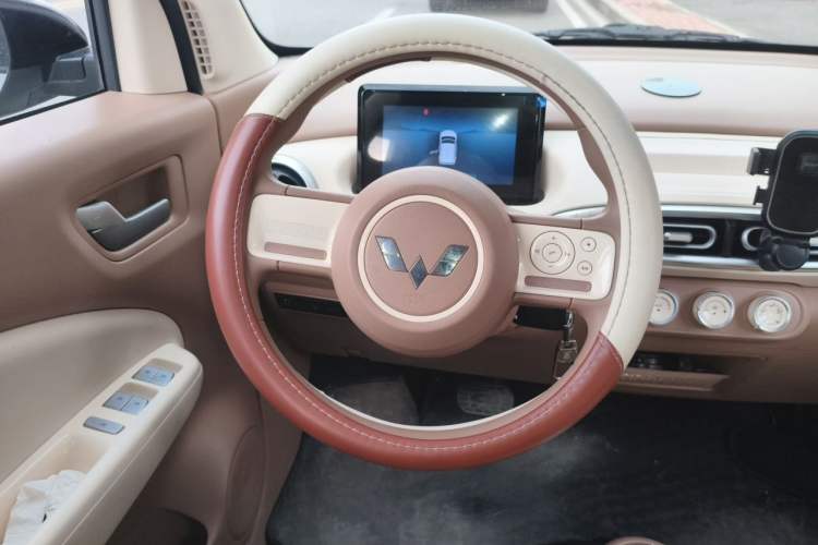 Used Wuling Hongguang MINIEV 2025 Four-Door Version Advanced Edition Steering Wheel