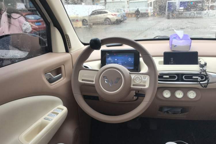 Used Wuling Hongguang MINIEV 2025 Four-Door Version Advanced Edition Steering Wheel
