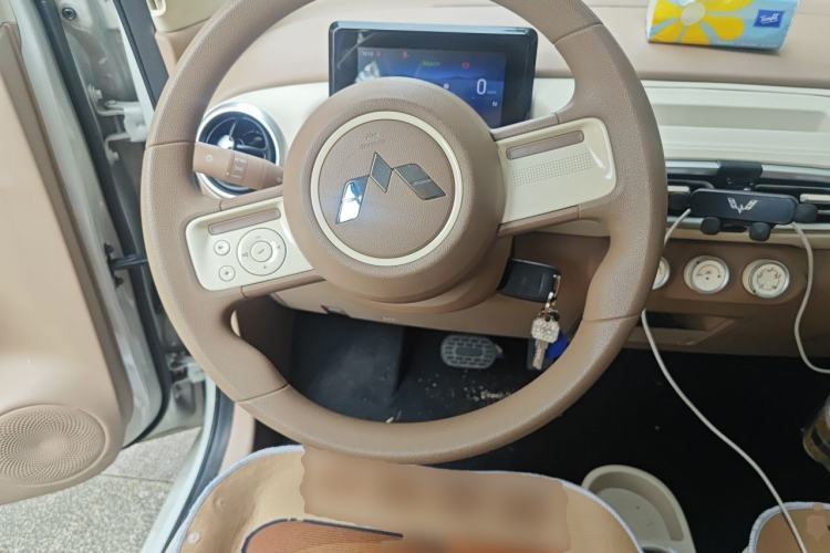 Used Wuling Hongguang MINIEV 2025 Four-Door Version Advanced Edition Steering Wheel