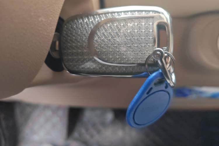 Used Wuling Hongguang MINIEV 2025 Four-Door Version Advanced Edition Vehicle Key