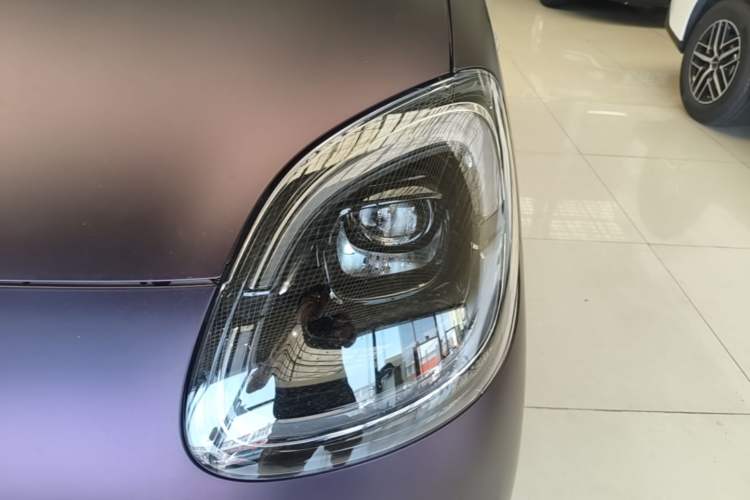 Used Wuling Hongguang MINIEV 2025 Four-Door Version Advanced Edition Left Front Headlight