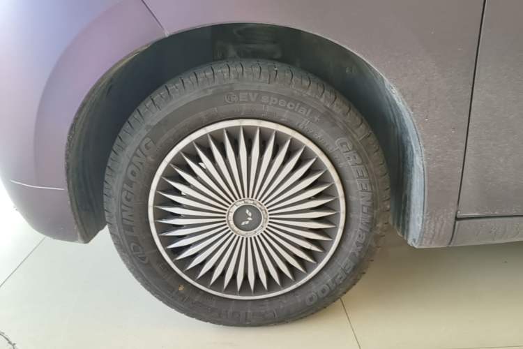 Used Wuling Hongguang MINIEV 2025 Four-Door Version Advanced Edition Left Front Wheel Hub