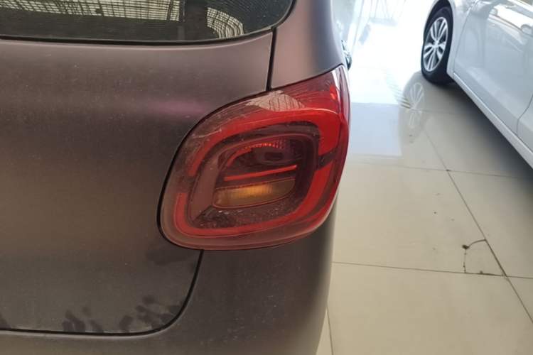 Used Wuling Hongguang MINIEV 2025 Four-Door Version Advanced Edition Right Rear Taillight