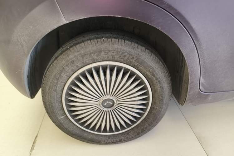 Used Wuling Hongguang MINIEV 2025 Four-Door Version Advanced Edition Right Rear Wheel Hub