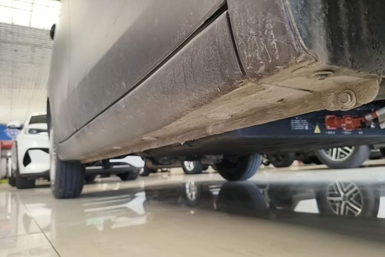 Used Wuling Hongguang MINIEV 2025 Four-Door Version Advanced Edition Right Side Sill