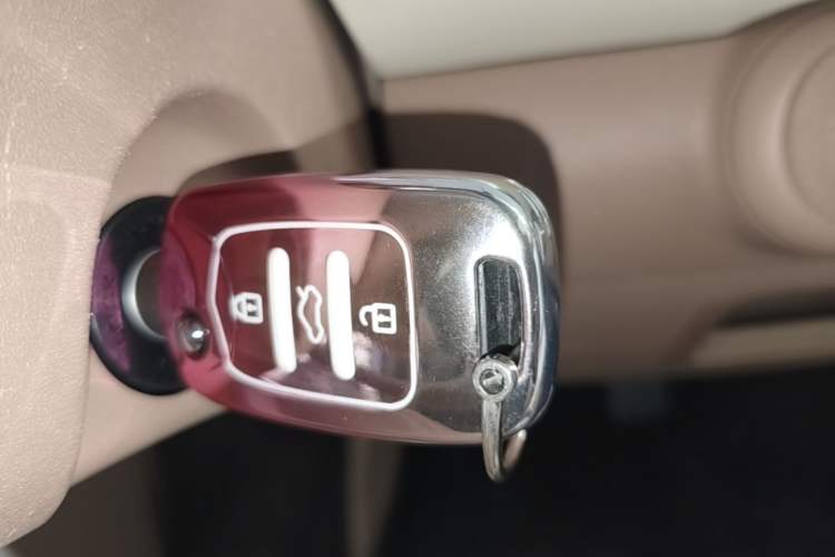 Used Wuling Hongguang MINIEV 2025 Four-Door Version Advanced Edition Vehicle Key
