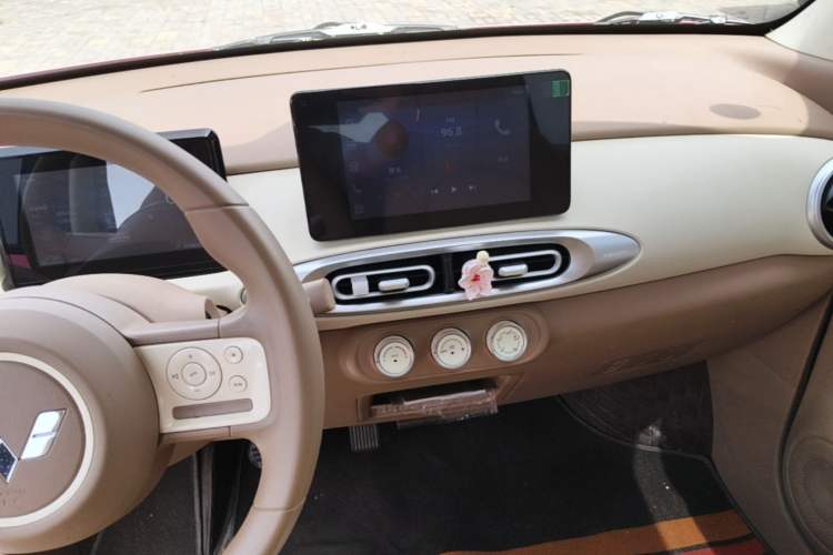Used Wuling Hongguang MINIEV 2025 Four-Door Version Premium Edition Audio And AC Panel