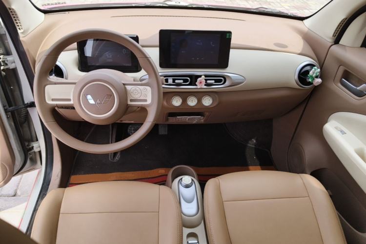Used Wuling Hongguang MINIEV 2025 Four-Door Version Premium Edition Center Console