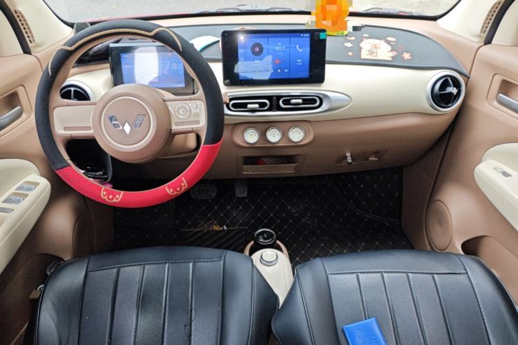 Used Wuling Hongguang MINIEV 2025 Four-Door Version Zhenxiang+ Edition Center Console