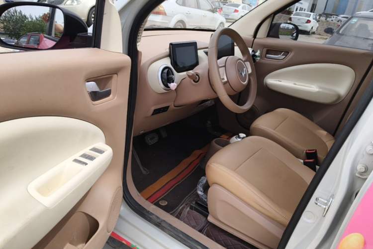 Used Wuling Hongguang MINIEV 2025 Four-Door Version Premium Edition Driver Seat