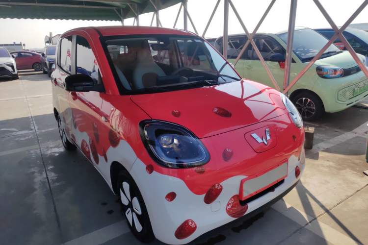 Used Wuling Hongguang MINIEV  Front Right 45 Deg