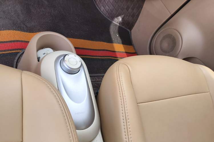 Used Wuling Hongguang MINIEV 2025 Four-Door Version Premium Edition Gear Lever