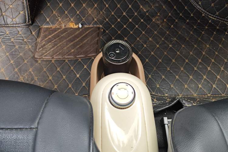 Used Wuling Hongguang MINIEV 2025 Four-Door Version Zhenxiang+ Edition Gear Lever