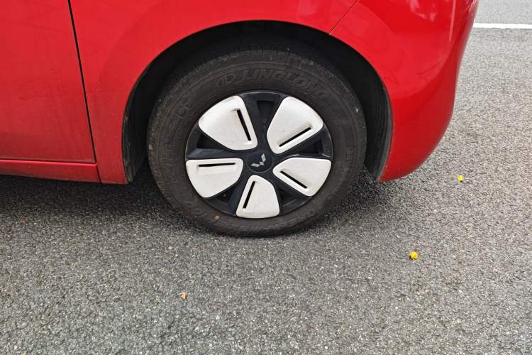 Used Wuling Hongguang MINIEV 2025 Four-Door Version Zhenxiang+ Edition Right Front Wheel Hub