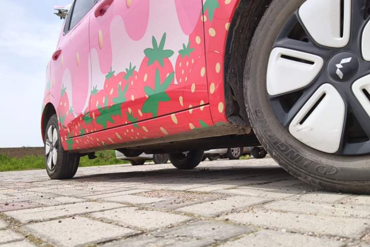 Used Wuling Hongguang MINIEV 2025 Four-Door Version Premium Edition Right Side Sill