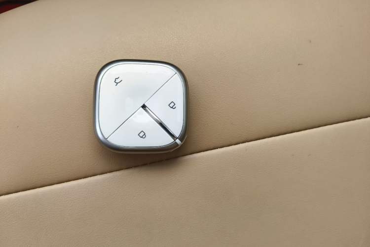 Used Wuling Hongguang MINIEV 2025 Four-Door Version Premium Edition Vehicle Key