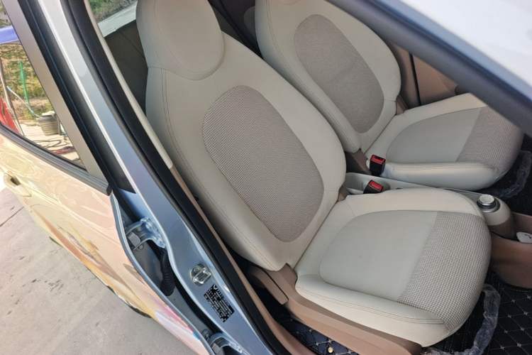 Used Wuling Hongguang MINIEV 2025 Four-Door Version Premium Edition Right Front Seat