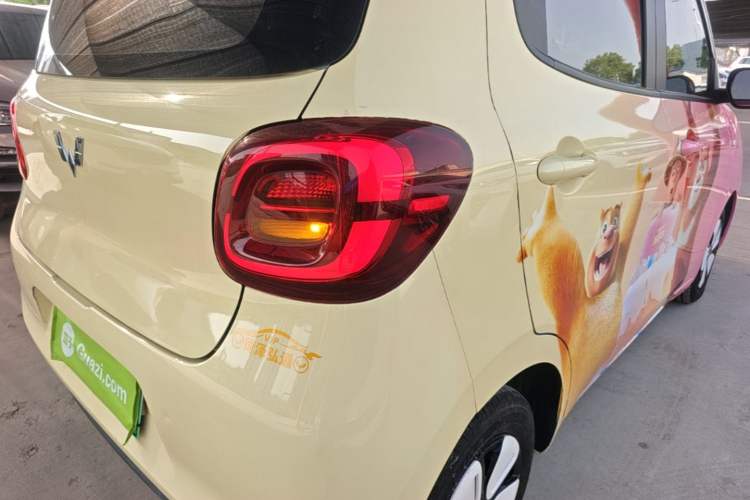 Used Wuling Hongguang MINIEV 2025 Four-Door Version Premium Edition Right Rear Taillight