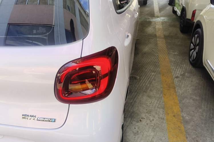 Used Wuling Hongguang MINIEV 2025 Four-Door Version Zhenxiang+ Edition Right Rear Taillight