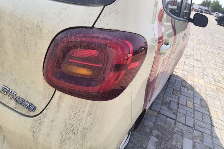 Used Wuling Hongguang MINIEV 2025 Four-Door Version Premium Edition Right Rear Taillight