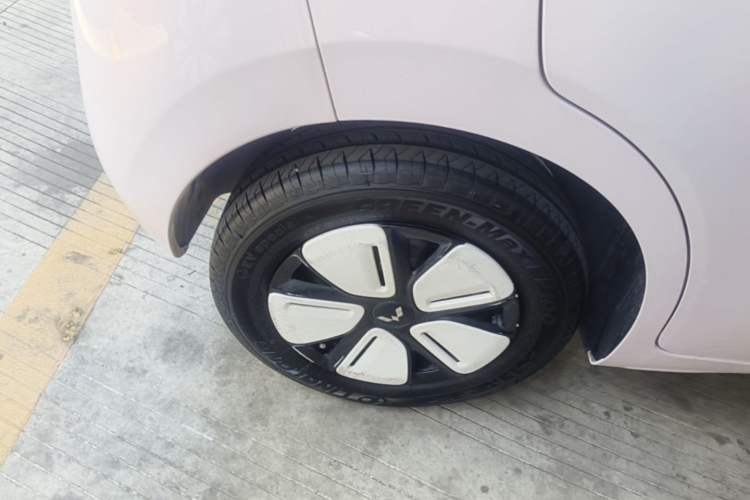 Used Wuling Hongguang MINIEV 2025 Four-Door Version Zhenxiang+ Edition Right Rear Wheel Hub