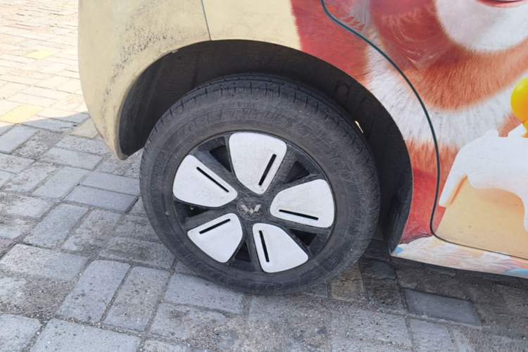 Used Wuling Hongguang MINIEV 2025 Four-Door Version Premium Edition Right Rear Wheel Hub