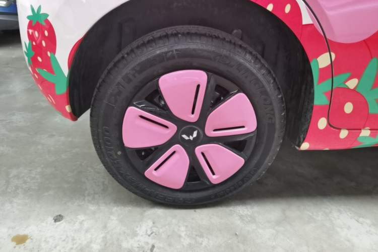 Used Wuling Hongguang MINIEV 2025 Four-Door Version Premium Edition Right Rear Wheel Hub