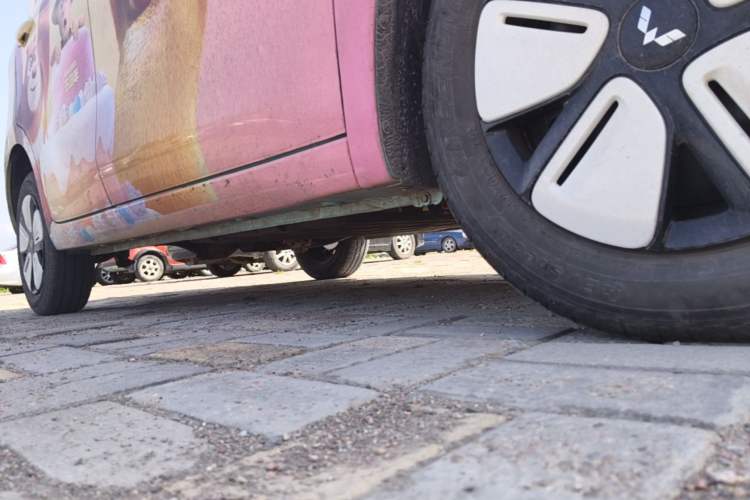 Used Wuling Hongguang MINIEV 2025 Four-Door Version Premium Edition Right Side Sill