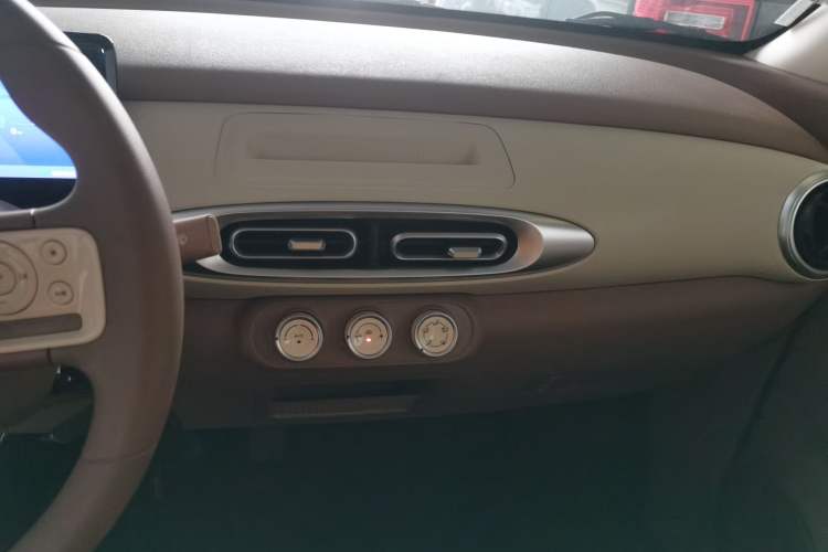 Used Wuling Hongguang MINIEV 2025 Four-Door Version Advanced Edition Audio And AC Panel