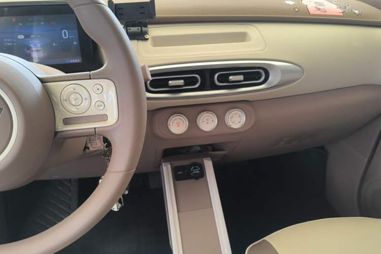 Used Wuling Hongguang MINIEV 2025 Four-Door Version Advanced Edition Audio And AC Panel