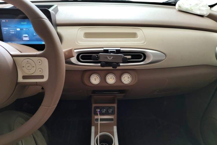 Used Wuling Hongguang MINIEV 2025 Four-Door Version Advanced Edition Audio And AC Panel
