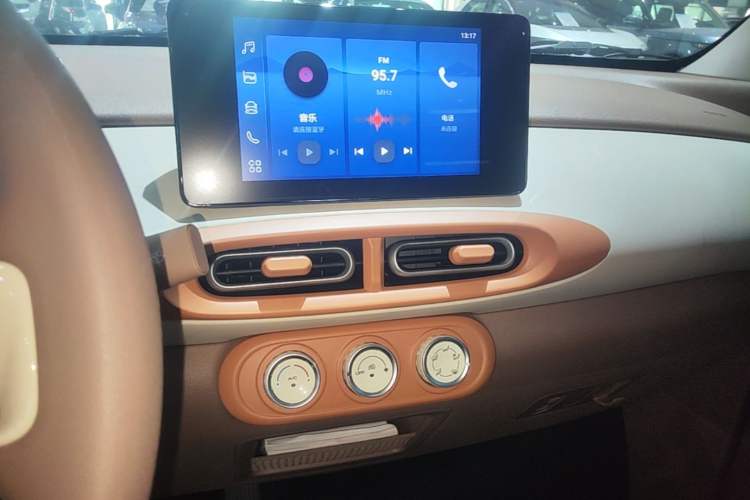 Used Wuling Hongguang MINIEV 2025 Four-Door Version Zhenxiang+ Edition Audio And AC Panel