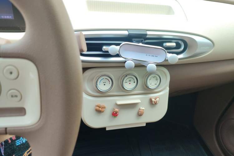 Used Wuling Hongguang MINIEV 2025 Four-Door Version Advanced Edition Audio And AC Panel