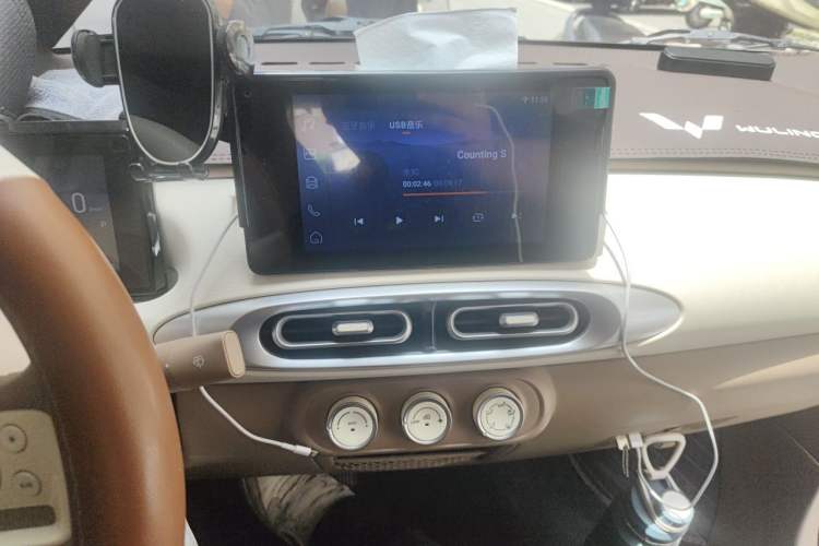 Used Wuling Hongguang MINIEV 2025 Four-Door Version Zhenxiang+ Edition Audio And AC Panel