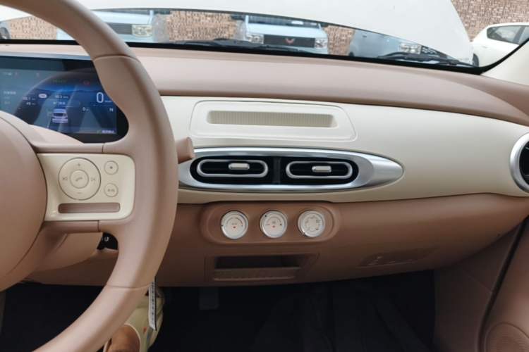 Used Wuling Hongguang MINIEV 2025 Four-Door Version Advanced Edition Audio And AC Panel