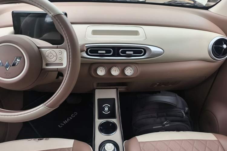 Used Wuling Hongguang MINIEV 2025 Four-Door Version Advanced Edition Audio And AC Panel