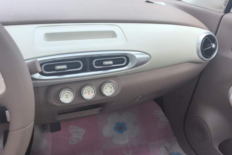 Used Wuling Hongguang MINIEV 2025 Four-Door Version Advanced Edition Audio And AC Panel