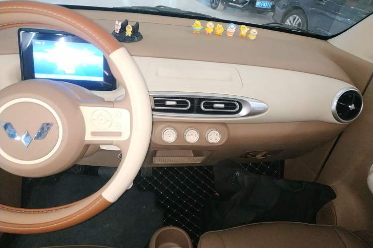Used Wuling Hongguang MINIEV 2025 Four-Door Version Advanced Edition Audio And AC Panel
