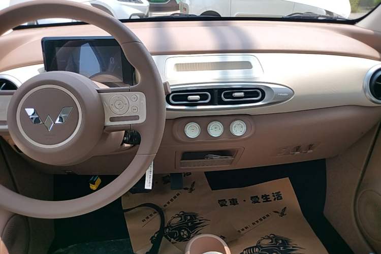Used Wuling Hongguang MINIEV 2025 Four-Door Version Advanced Edition Audio And AC Panel