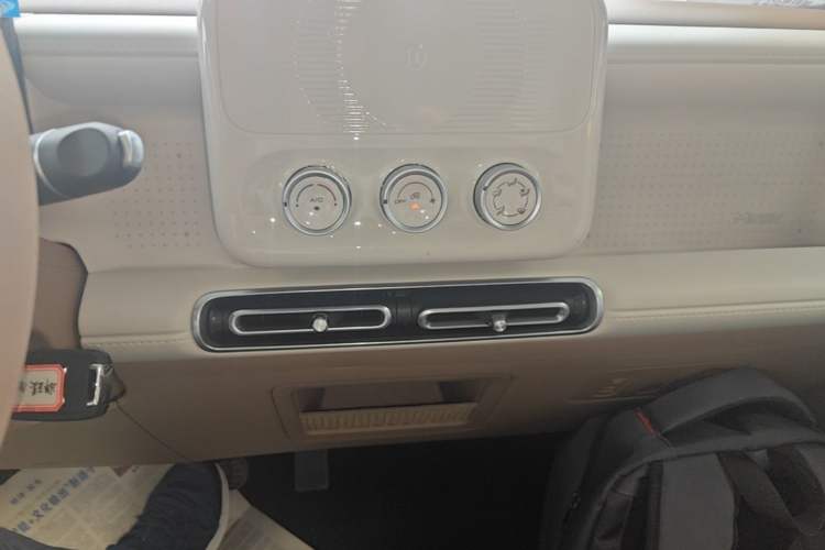 Used Wuling Hongguang MINIEV 2025 Four-Door Version Advanced Edition Audio And AC Panel
