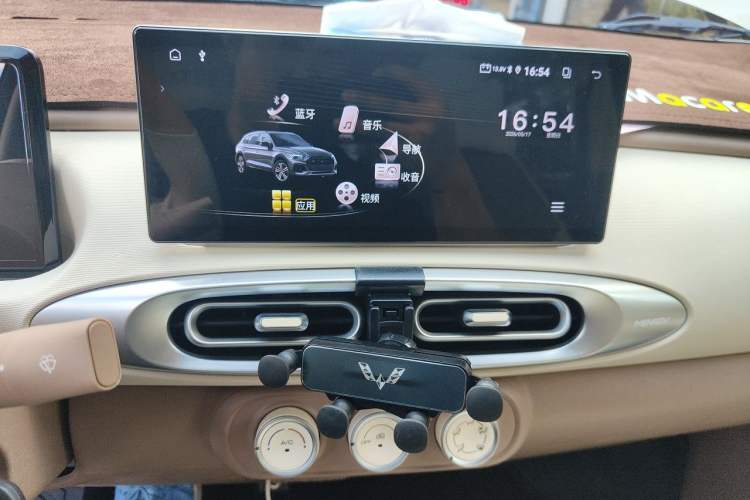 Used Wuling Hongguang MINIEV 2025 Four-Door Version Advanced Edition Audio And AC Panel