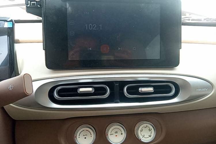 Used Wuling Hongguang MINIEV 2025 Four-Door Version Zhenxiang+ Edition Audio And AC Panel
